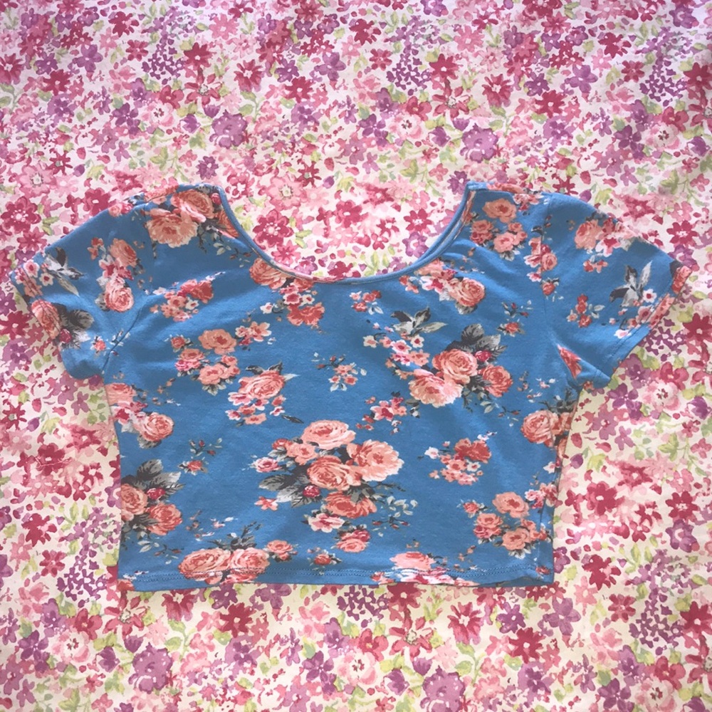 Nollie Crop Top with a flower pattern